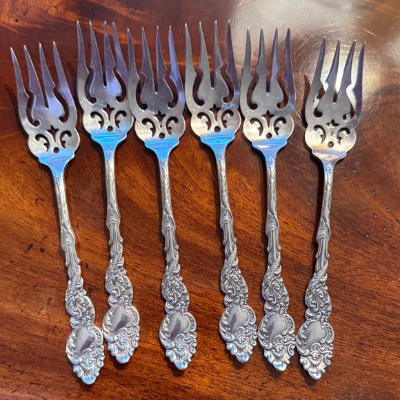6 Silver Plate Rogers 1847 Columbia Dessert Salad Forks - Picture 1 of 1